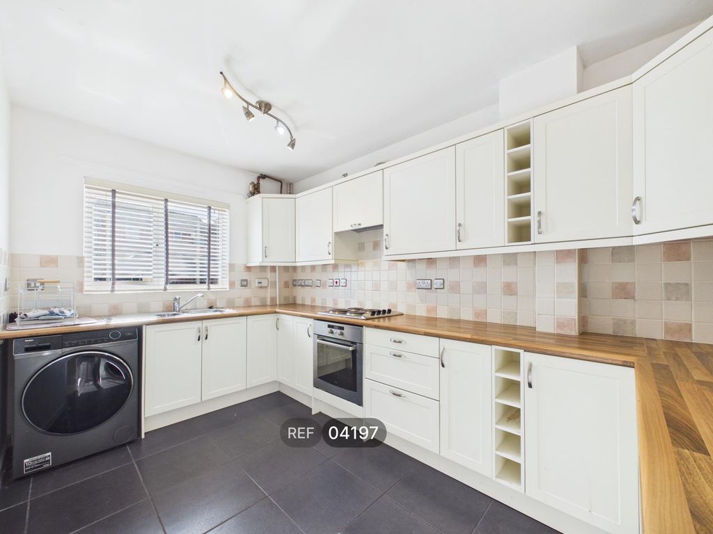 Property photo 2 of 10 Kitchen