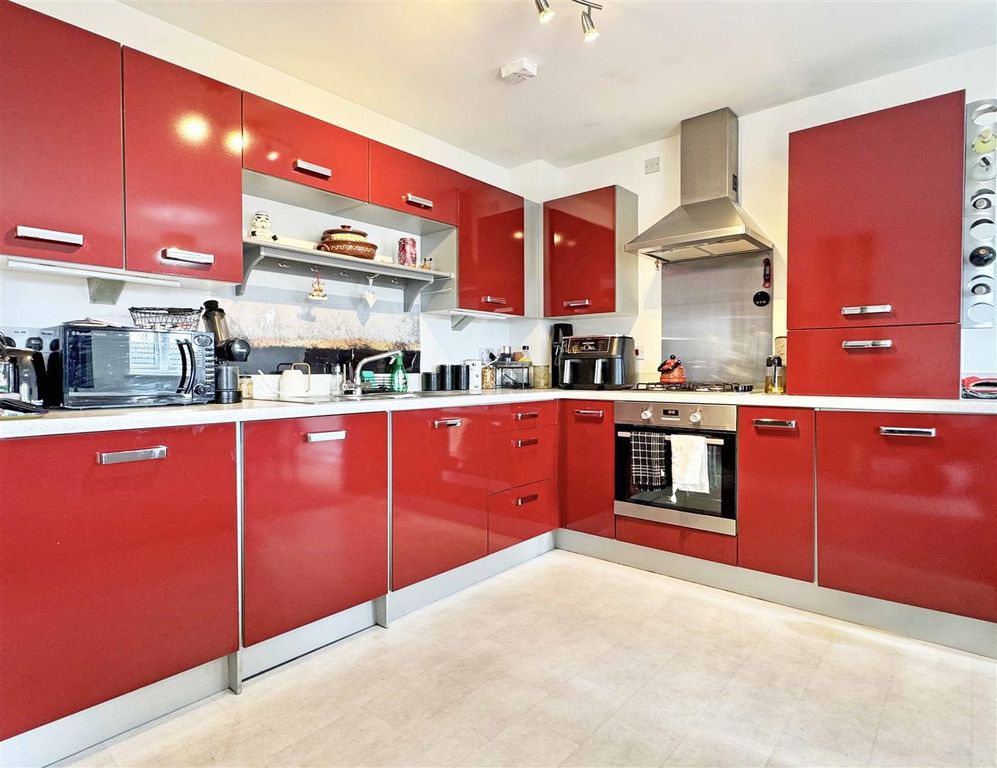 Property photo 2 of 12 Kitchen B.Jpg