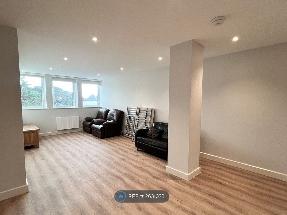 Property photo 2 of 18 Lounge