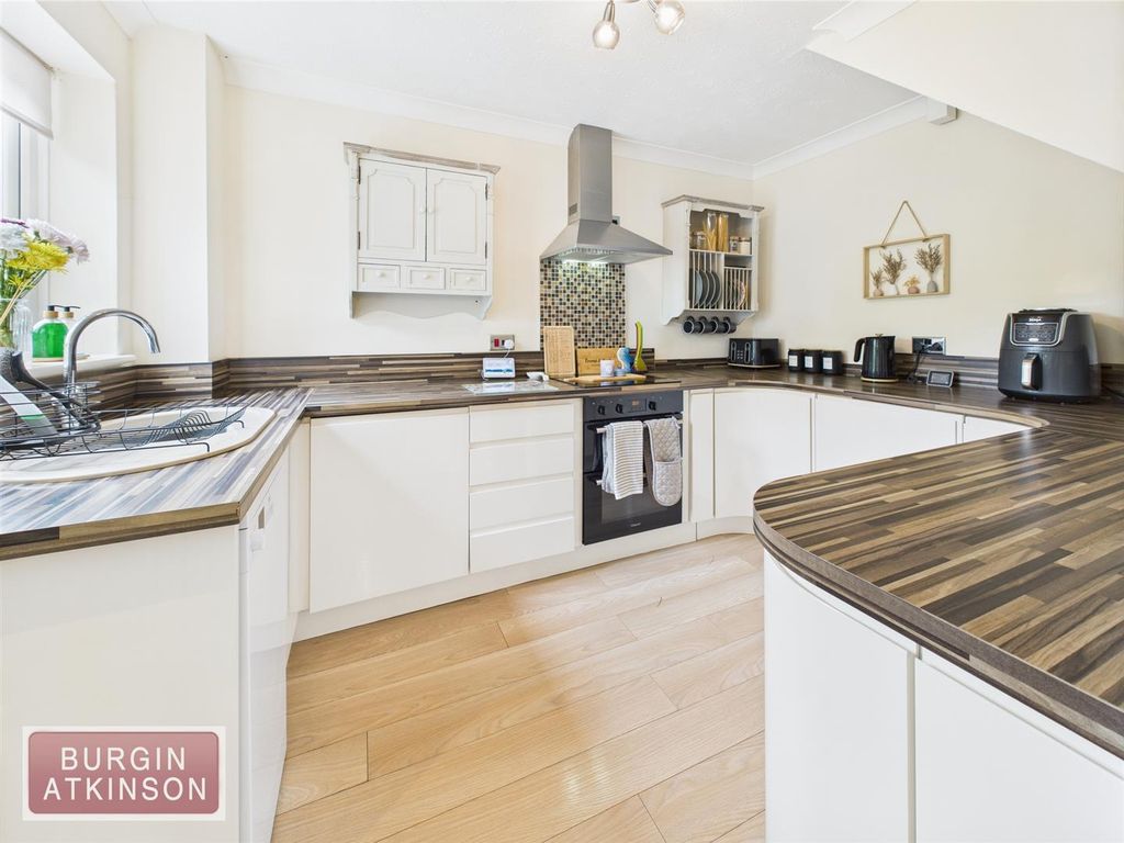 Property photo 3 of 39 Cam01619G0-Pr0130-Still014.Jpg