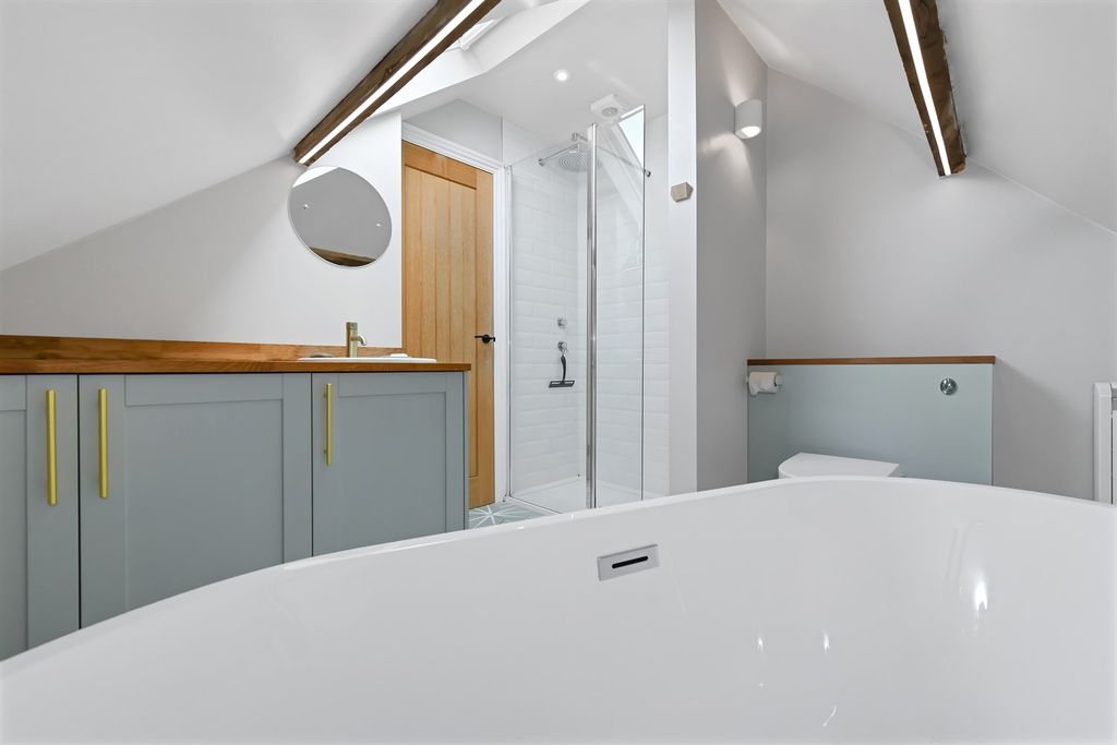 Additional image 21 of 6 bed detached house to rentVictoria Embankment NG2