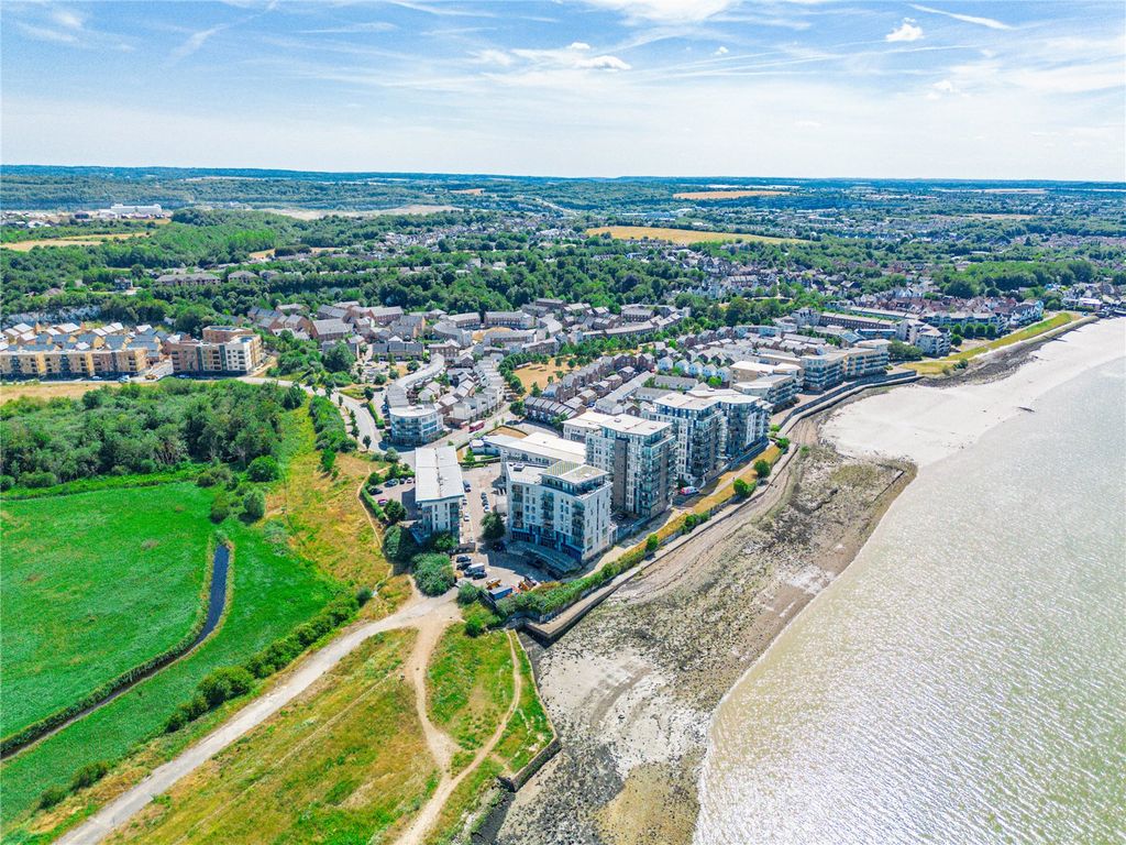 Property photo 1 of 28 Oarsman House