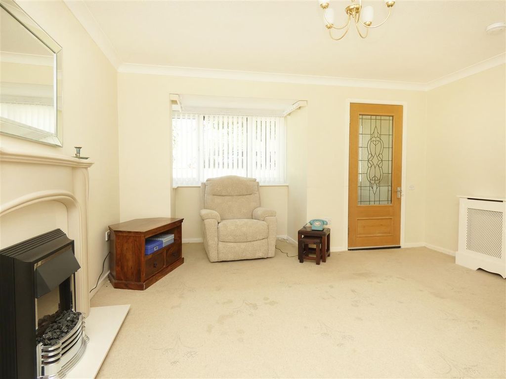 Property photo 2 of 13 Lounge