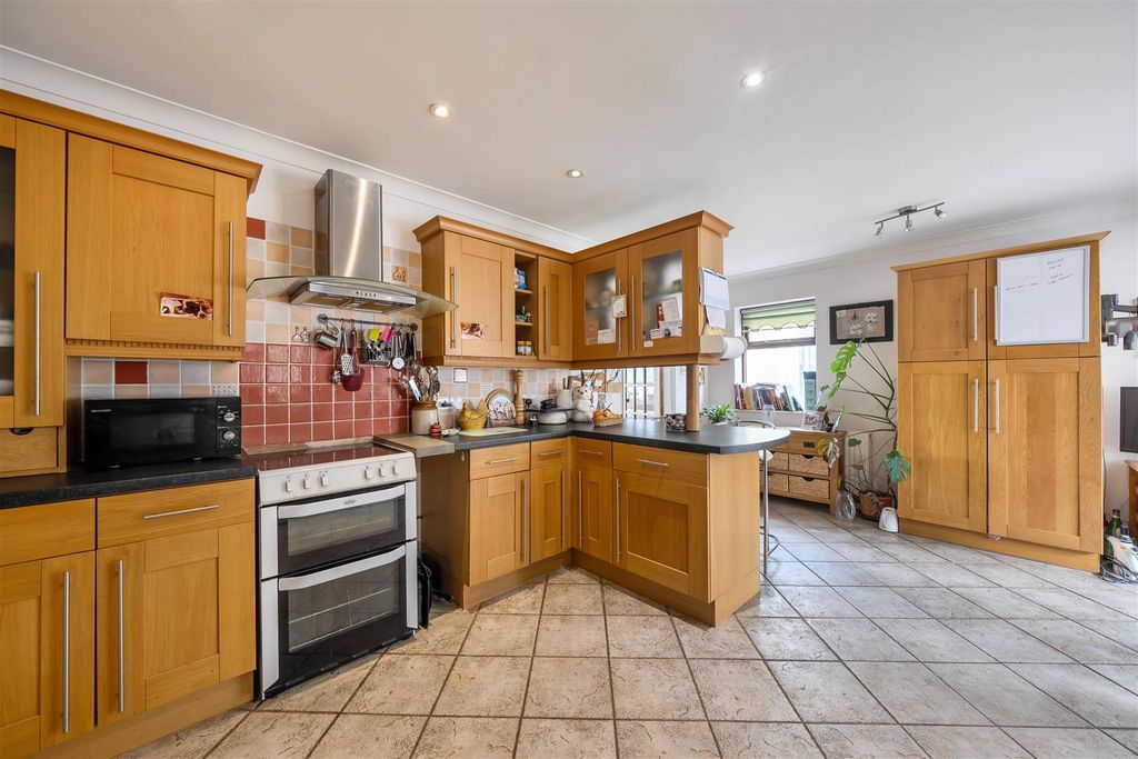 Property photo 2 of 23 Kitchen