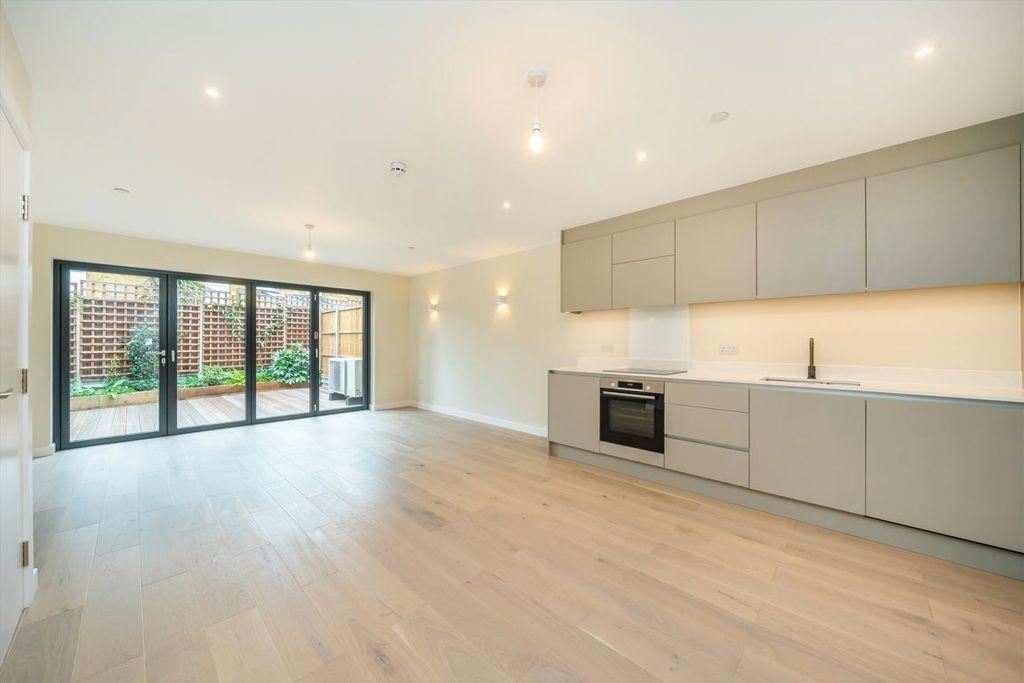 Property photo 2 of 8