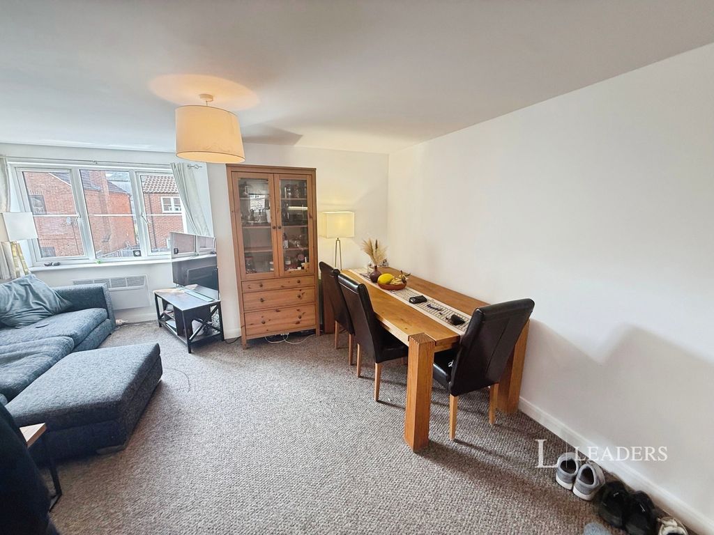 Property photo 3 of 11 3