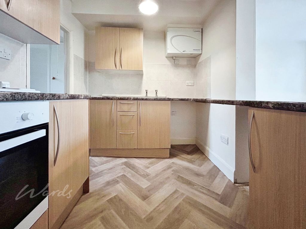 Property photo 3 of 8 Kitchen
