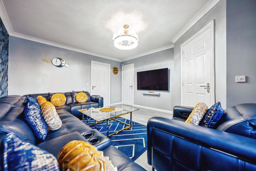 Property photo 2 of 28 Lounge