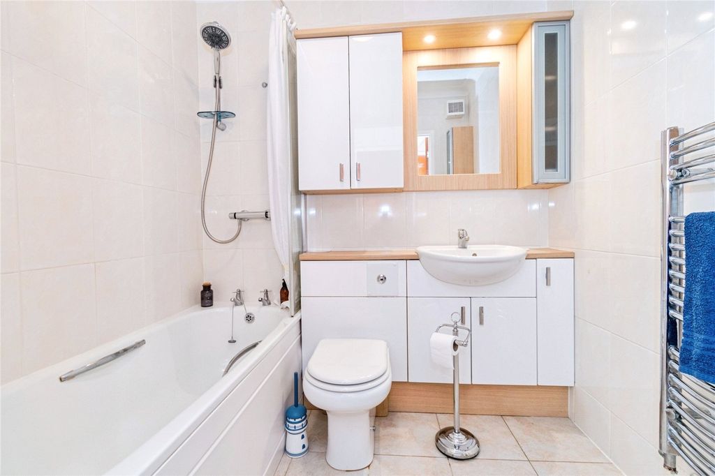 Property photo 3 of 15 Bathroom