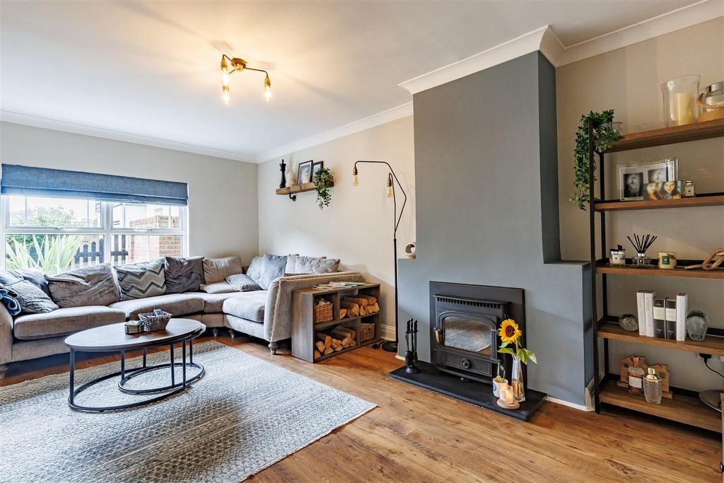 Property photo 3 of 30 17 The Magpies (19).Jpg