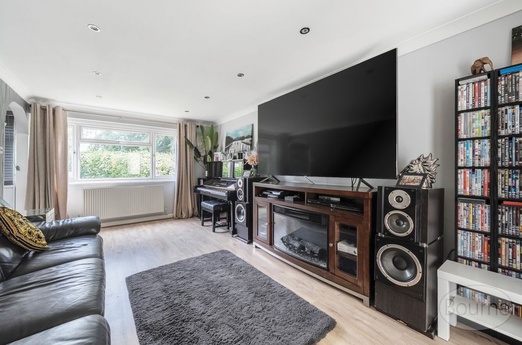 Property photo 3 of 17 13302Bd6-3c6d-4Dd...