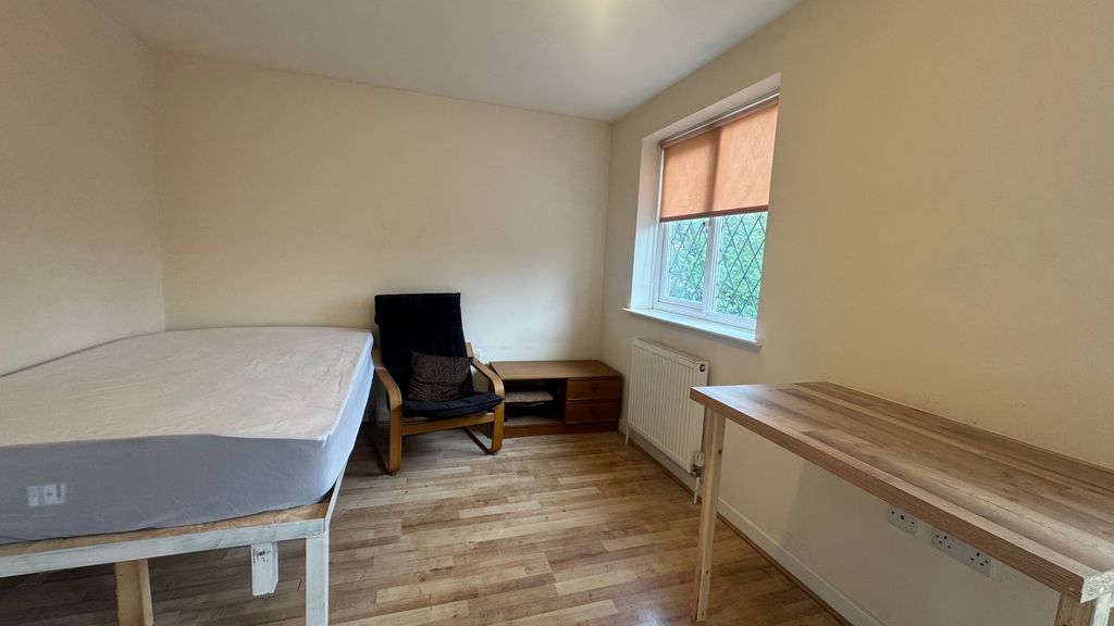 Property photo 2 of 3