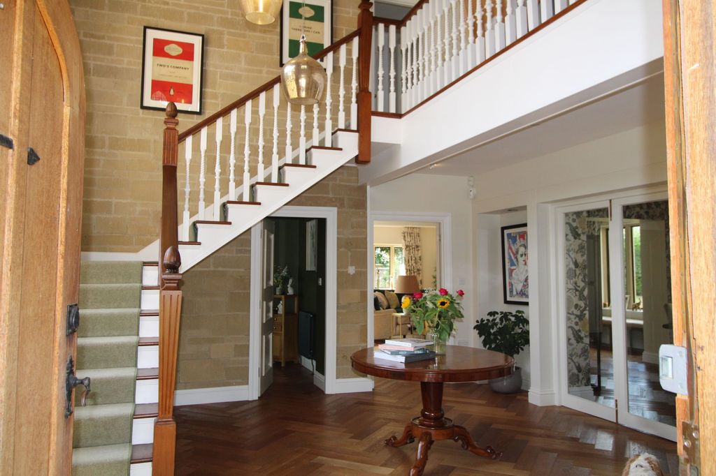 Property photo 3 of 33