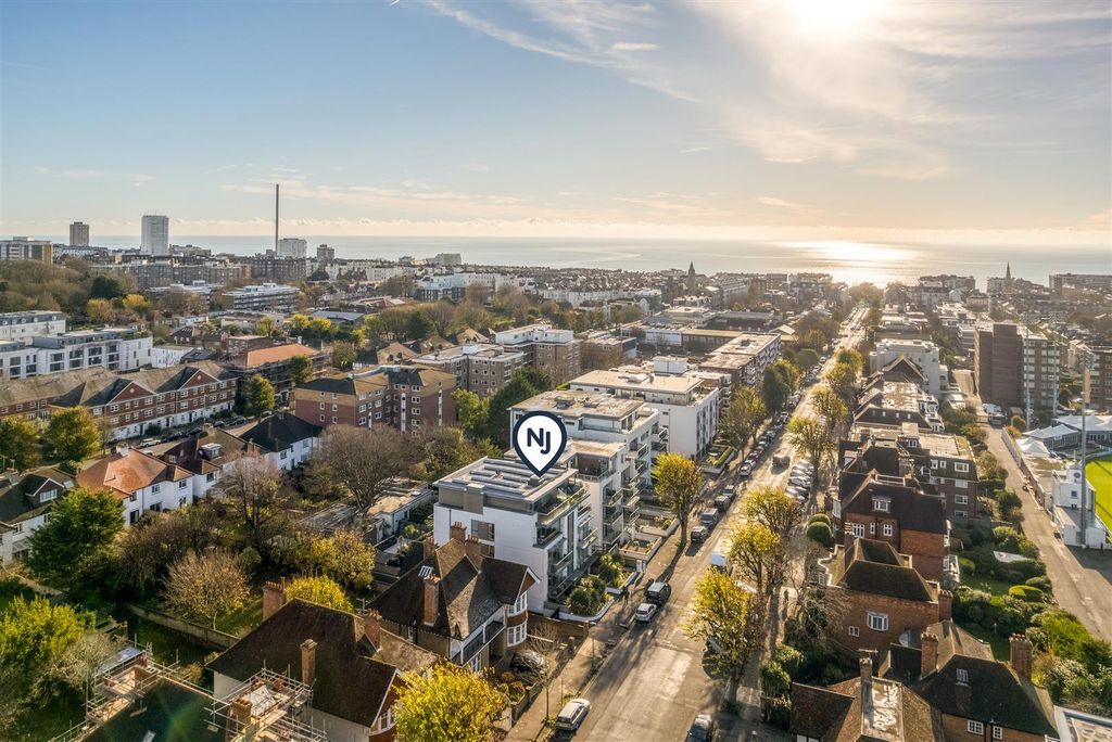 Additional image 38 of 3 bed flat to rentPalmeira Avenue, Hove BN3