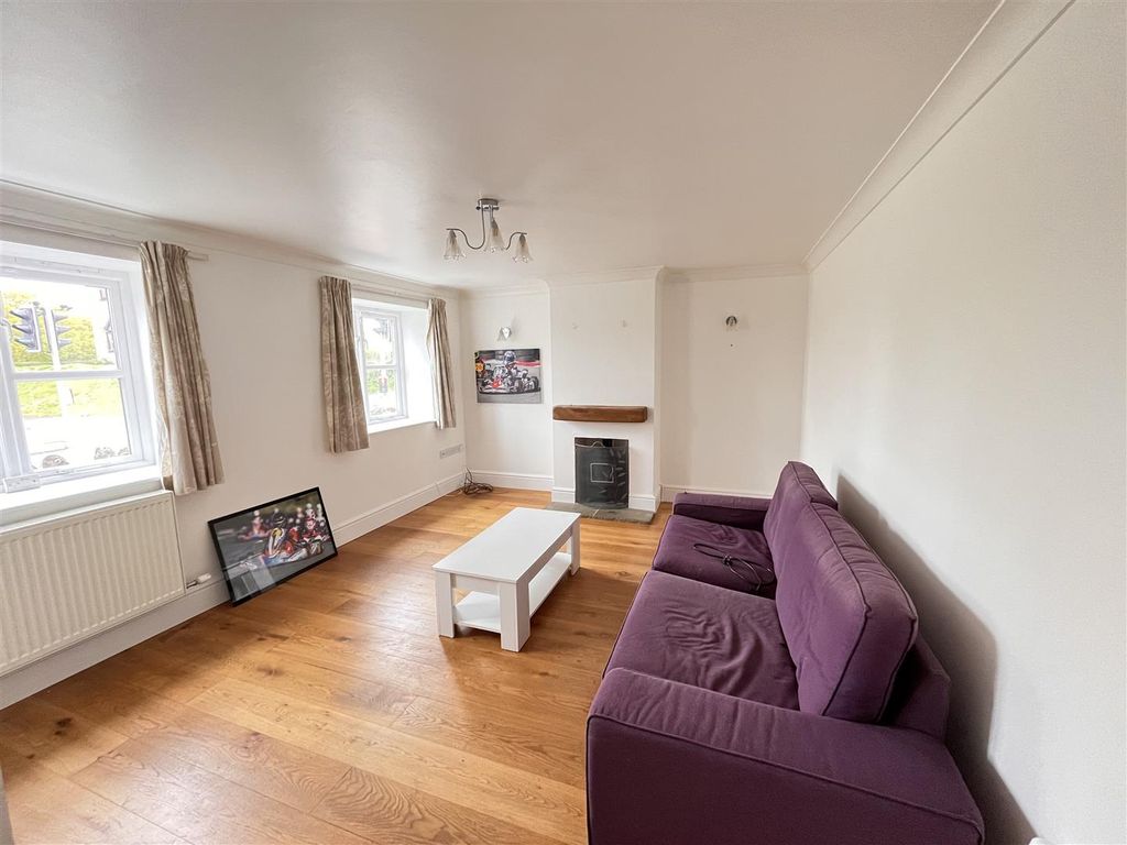 Property photo 3 of 15 Sitting Room