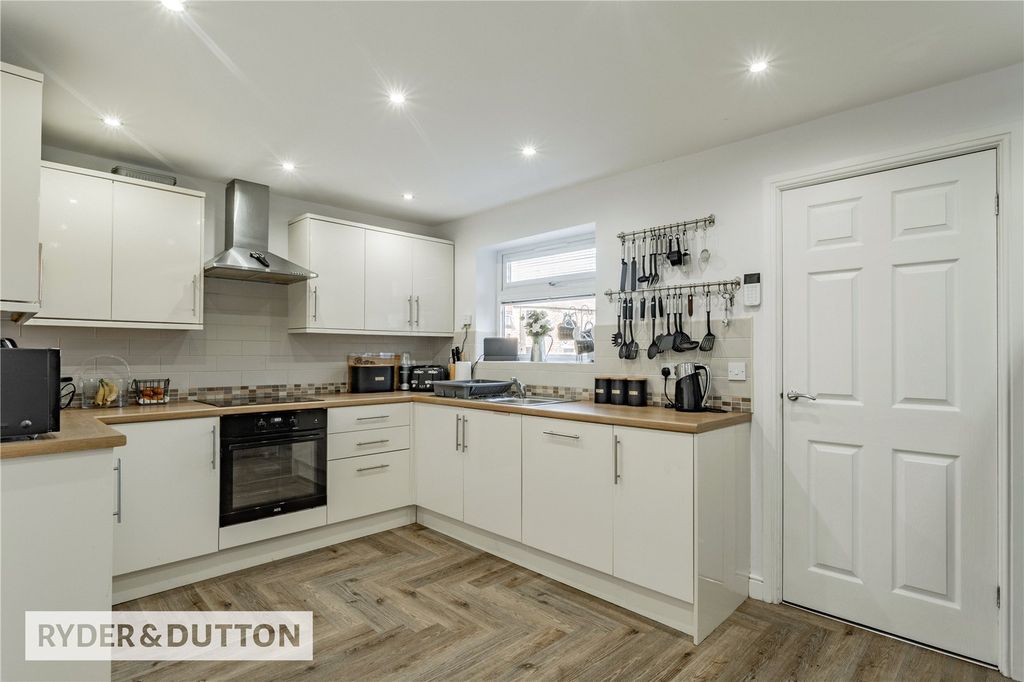 Property photo 3 of 20 Kitchen