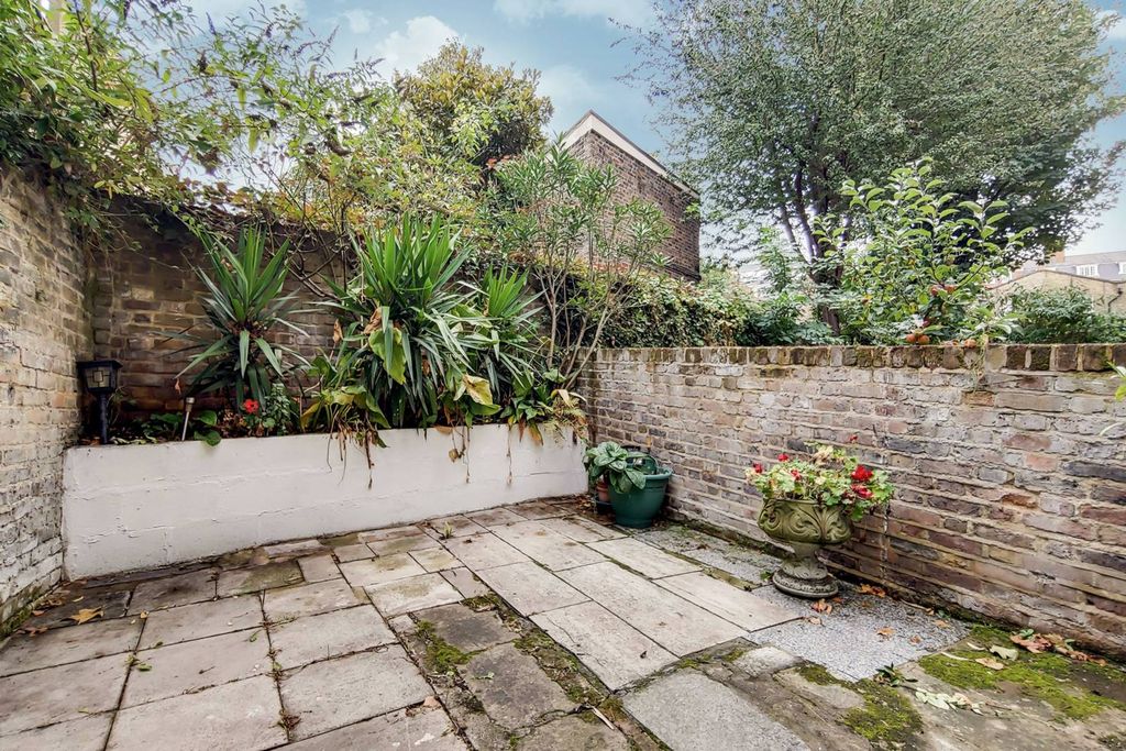 Property photo 3 of 23