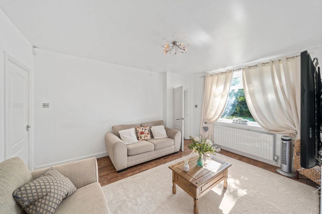 Property photo 2 of 34