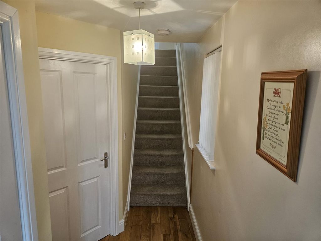 Property photo 2 of 26 Entrance Hall