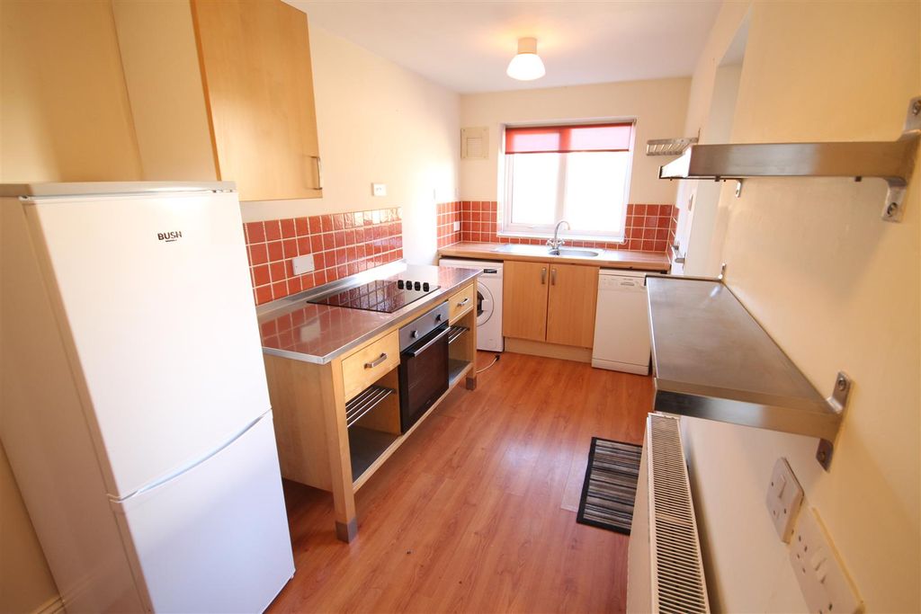 Property photo 1 of 8 Kitchen