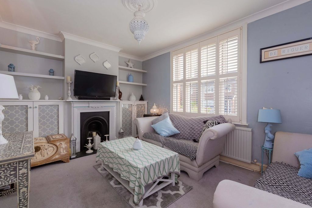 Property photo 2 of 16