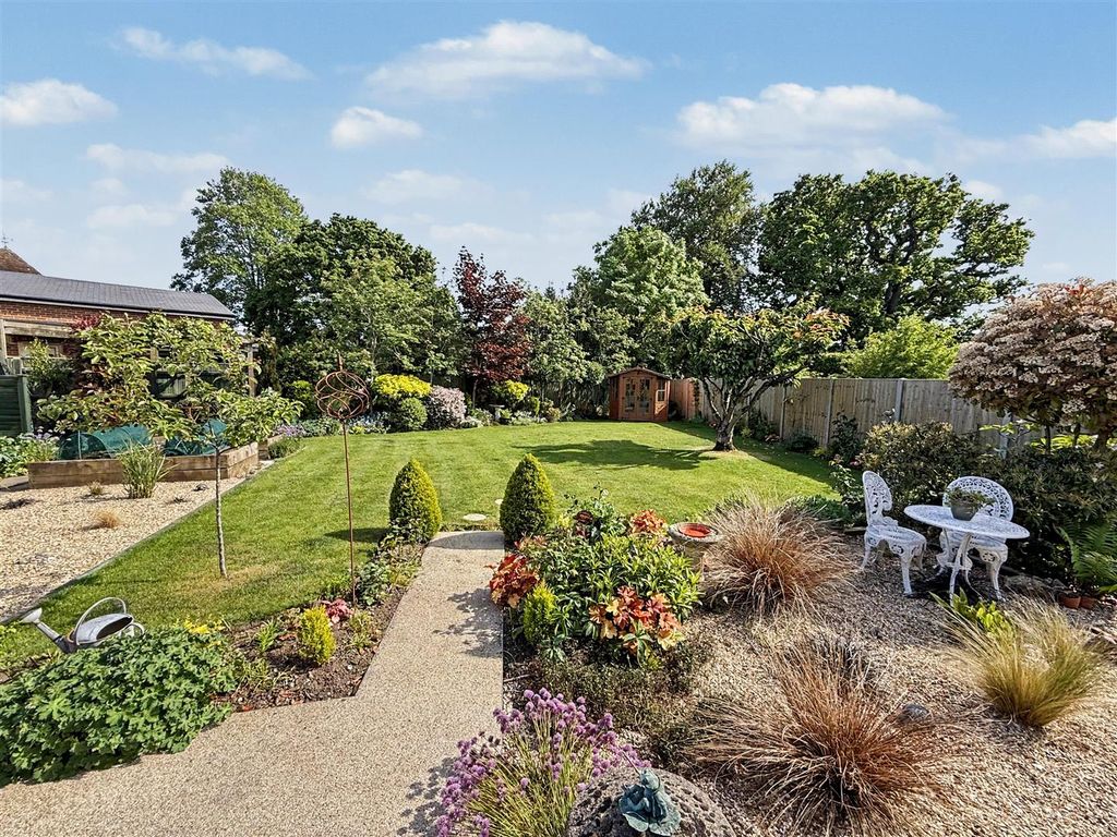 Property photo 2 of 20 Garden