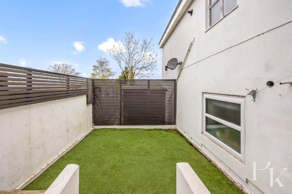 Property photo 3 of 12 Beaconsfield Villas_67_Flat 1-010.Jpg