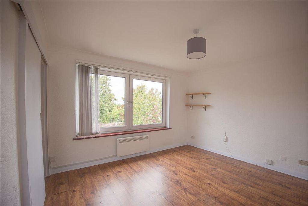 Property photo 2 of 8 Lounge