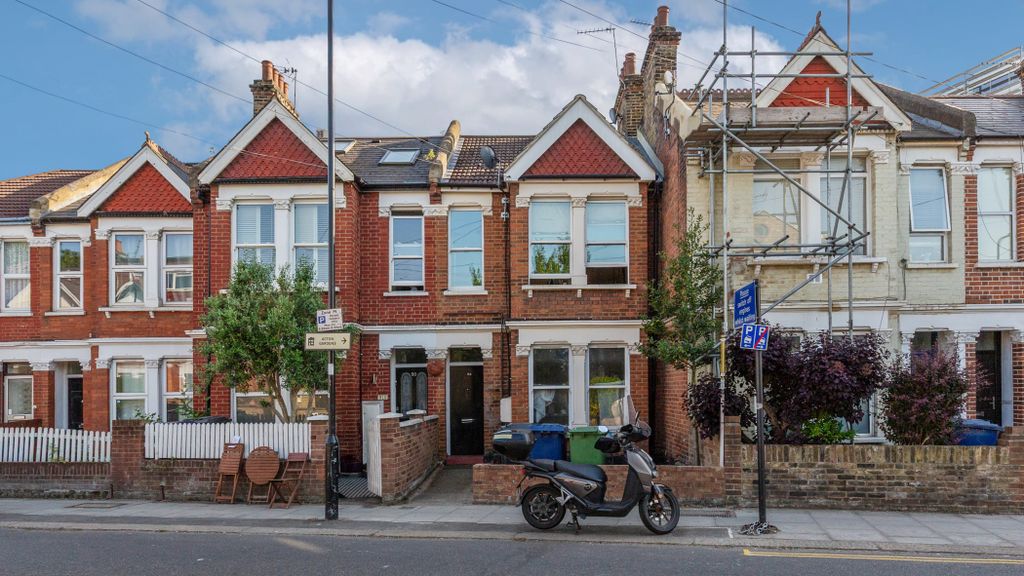 Property photo 1 of 18 Flat 1, 92 Bollo Lane, Chiswick, London, W4 5LX
