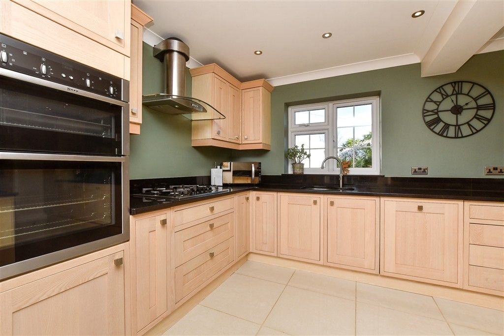 Property photo 2 of 19 Kitchen