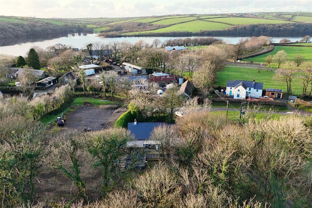 Property photo 2 of 18 Location