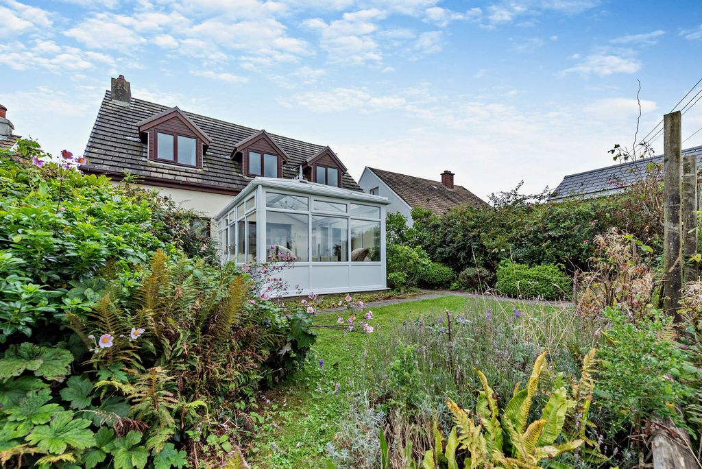 Property photo 2 of 33