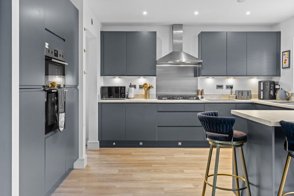 Property photo 3 of 38