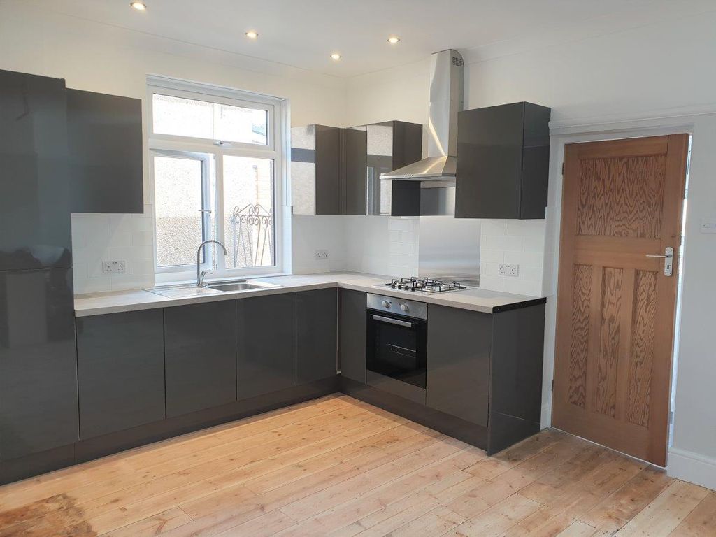 Property photo 3 of 8 Kitchen.Jpg