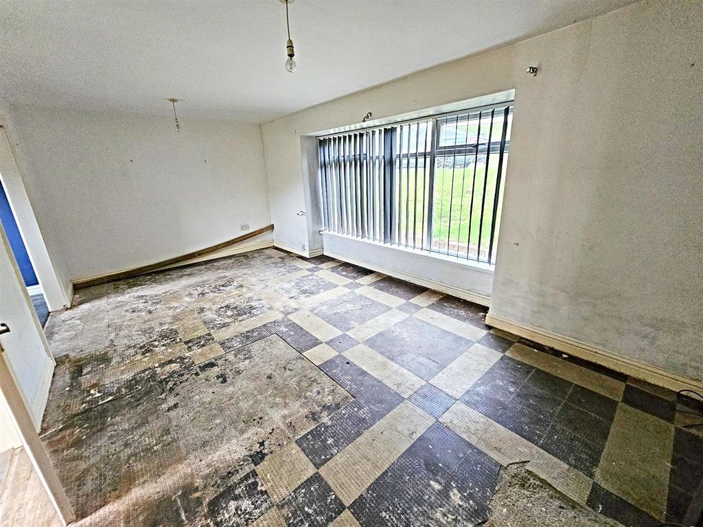 Property photo 2 of 6 Lounge
