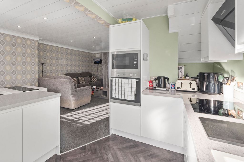 Property photo 3 of 25