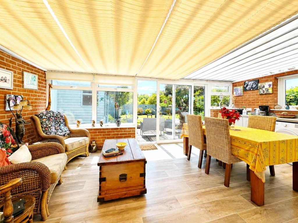 Property photo 3 of 10 Conservatory.
