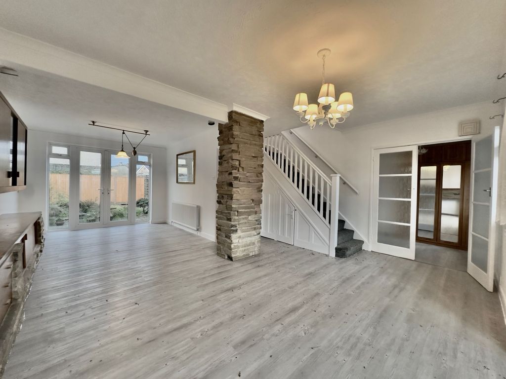 Property photo 1 of 16 3 Bed Detached House To Let In Sutton