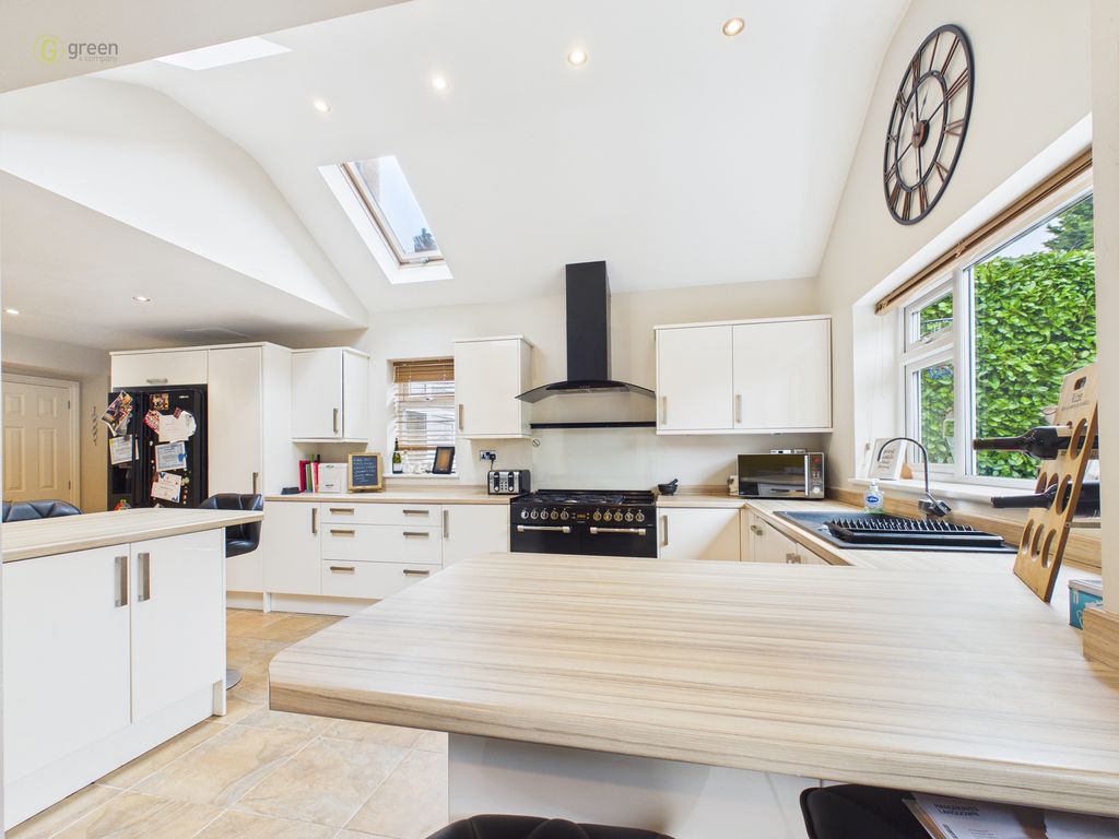 Property photo 2 of 21 Cam03830G0Pr0277Still016