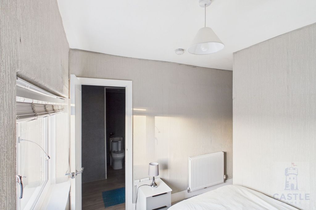 Property photo 3 of 11 Bedroom 2