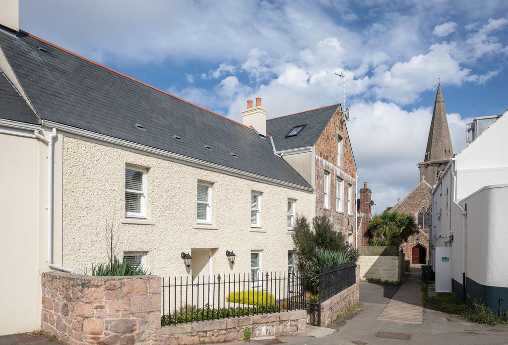 Property photo 2 of 20