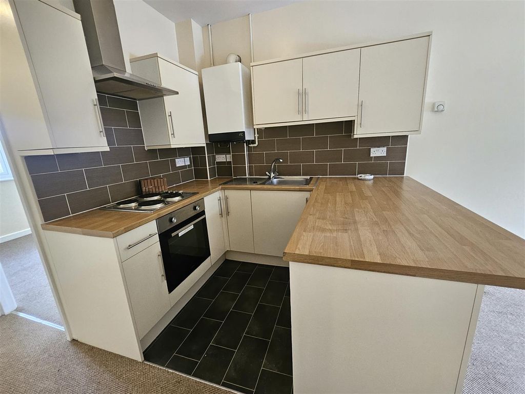 Property photo 3 of 7 Kitchen