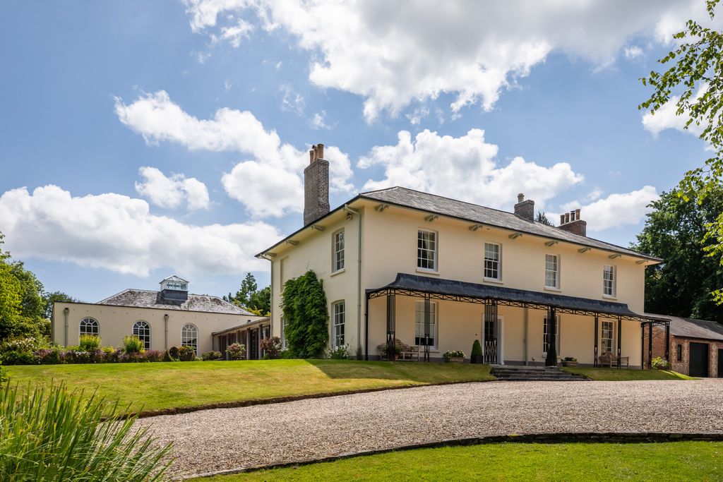 Property photo 3 of 28 Bladeley House