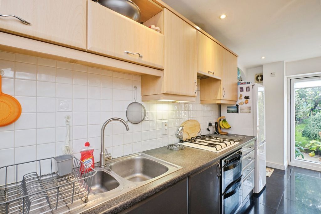 Property photo 2 of 17 Kitchen