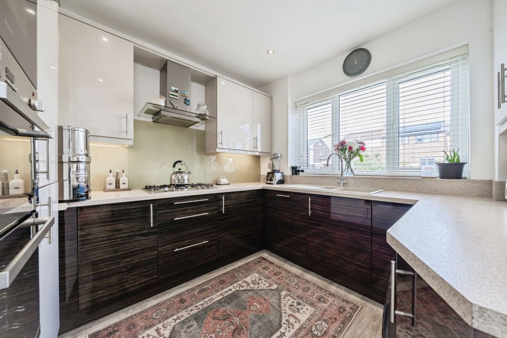 Property photo 2 of 21 2. Kitchen