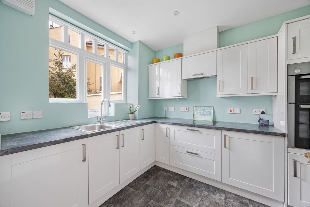 Property photo 3 of 17 Kitchen