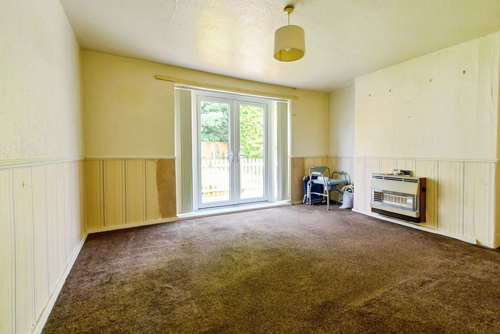 Property photo 2 of 17 Living Room
