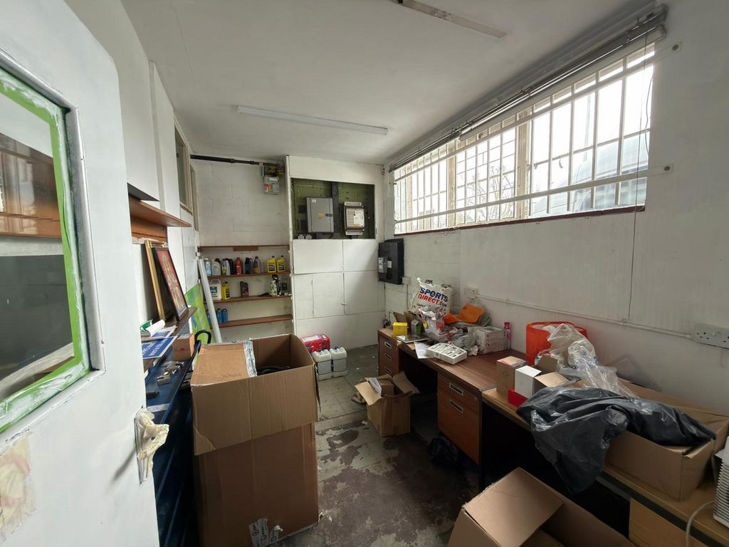 Property photo 3 of 11