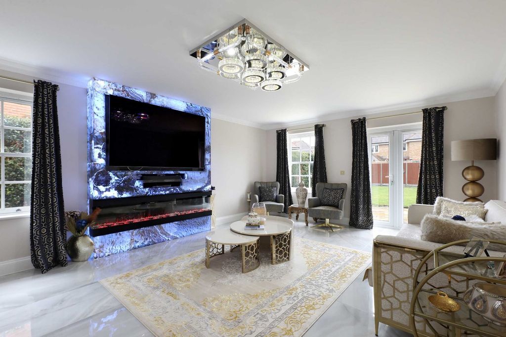 Property photo 2 of 22 Drawing Room