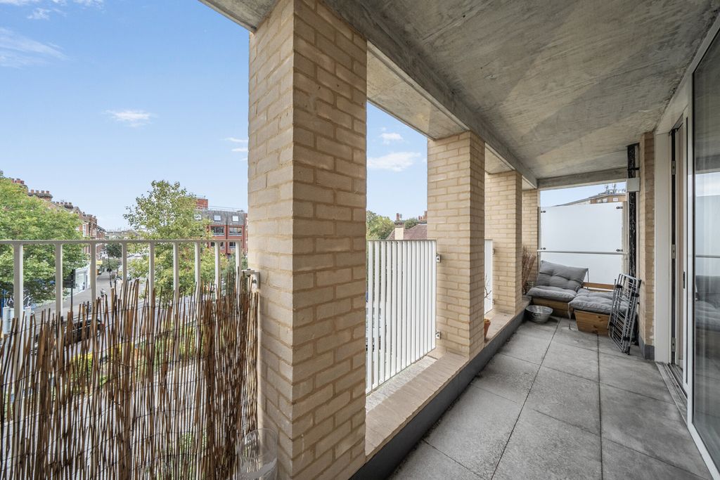 Property photo 3 of 20 Balcony